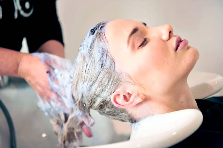 Tahe tendencias de baño de color: qué es, cómo se hace y cuánto tiempo dura